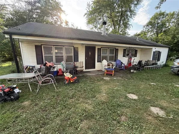 104 N Main St, Chilhowee, MO 64733
