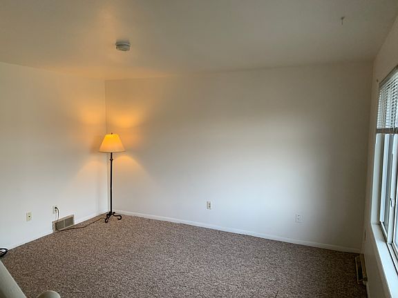 3rd image of 1087 Gillingham Rd