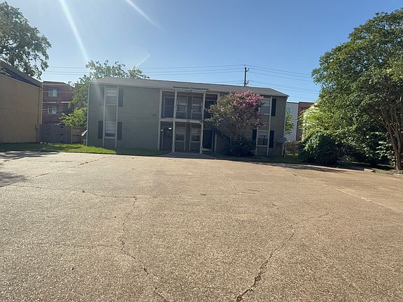 2nd image of 315 Manuel Dr APT A