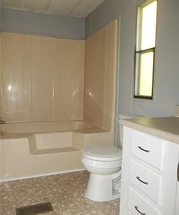 5th image of 148 Thornwood Ln