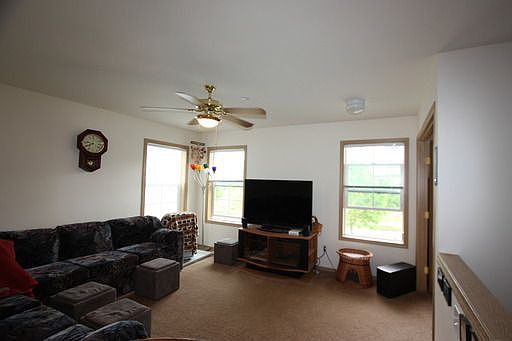 5th image of 3214 Hoffman Hill Blvd