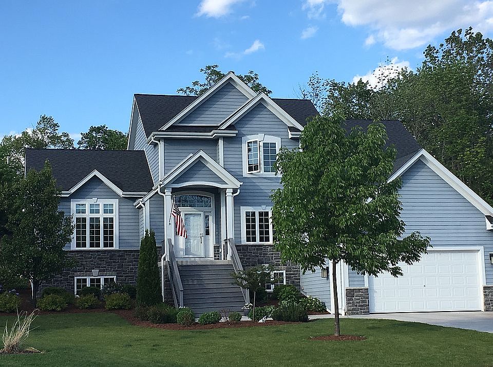 2nd image of S66W17640 Copper Oaks Ct