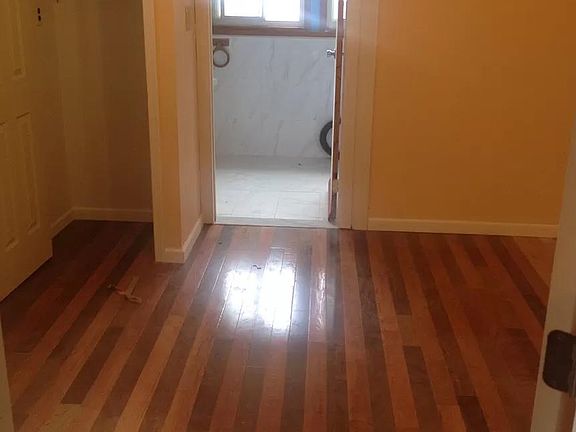 4th image of 7142 Glenloch St
