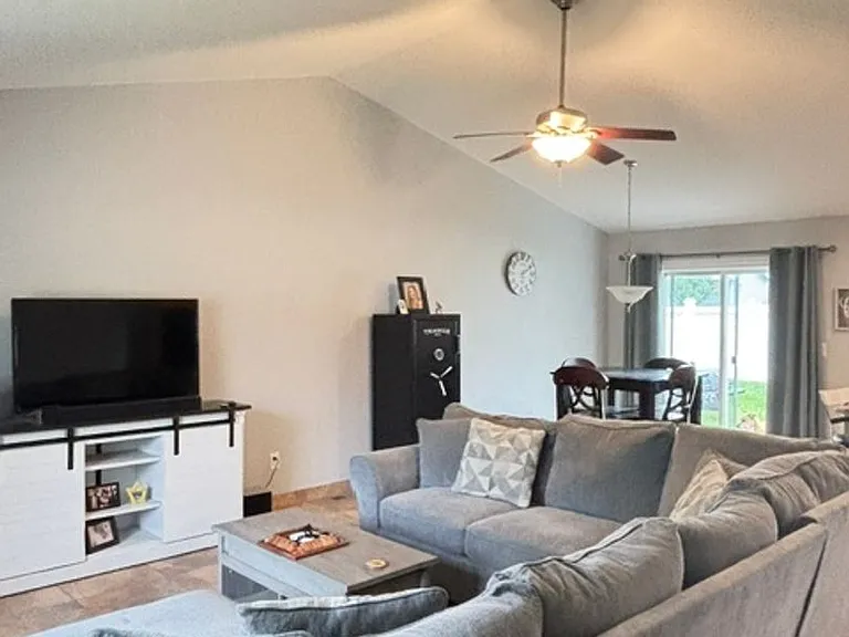 7 Darlene Rd — Photo 6