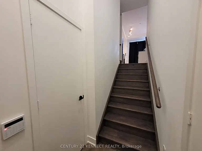 60 George Butchart Dr #Townhouse 2 — Photo 15