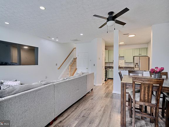 4th image of 1511 Fairbrook Ct