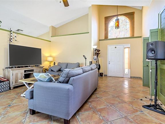 2nd image of 816 Country Crossing Ct