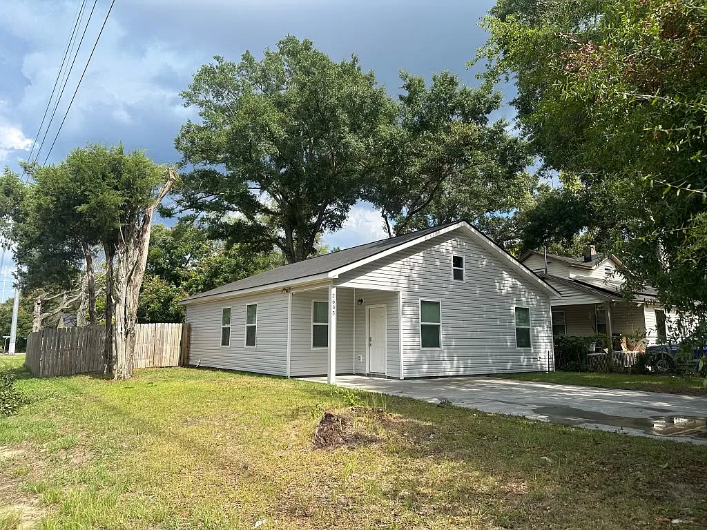 3 bed, 1289 sqft, $2,375 — Photo 2