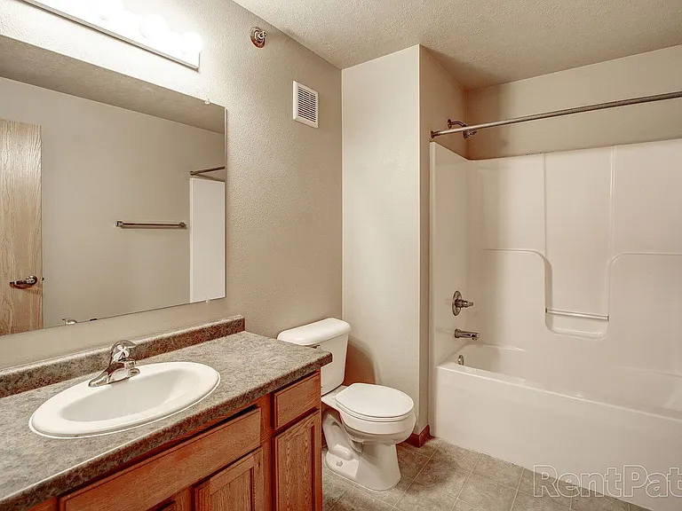 Hawk Pointe Apartments — Photo 22
