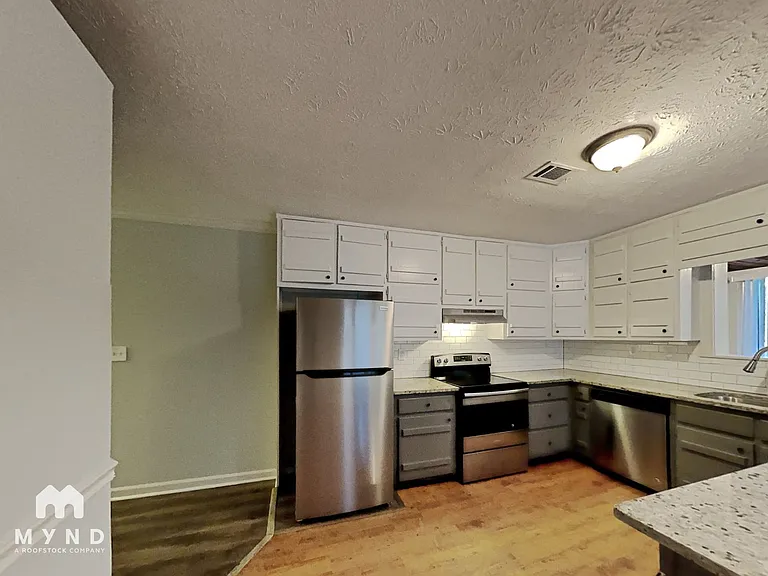 588 Henderson Rd — Photo 3