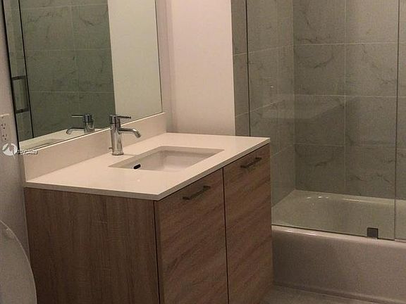 5th image of 16385 Biscayne Blvd #2802