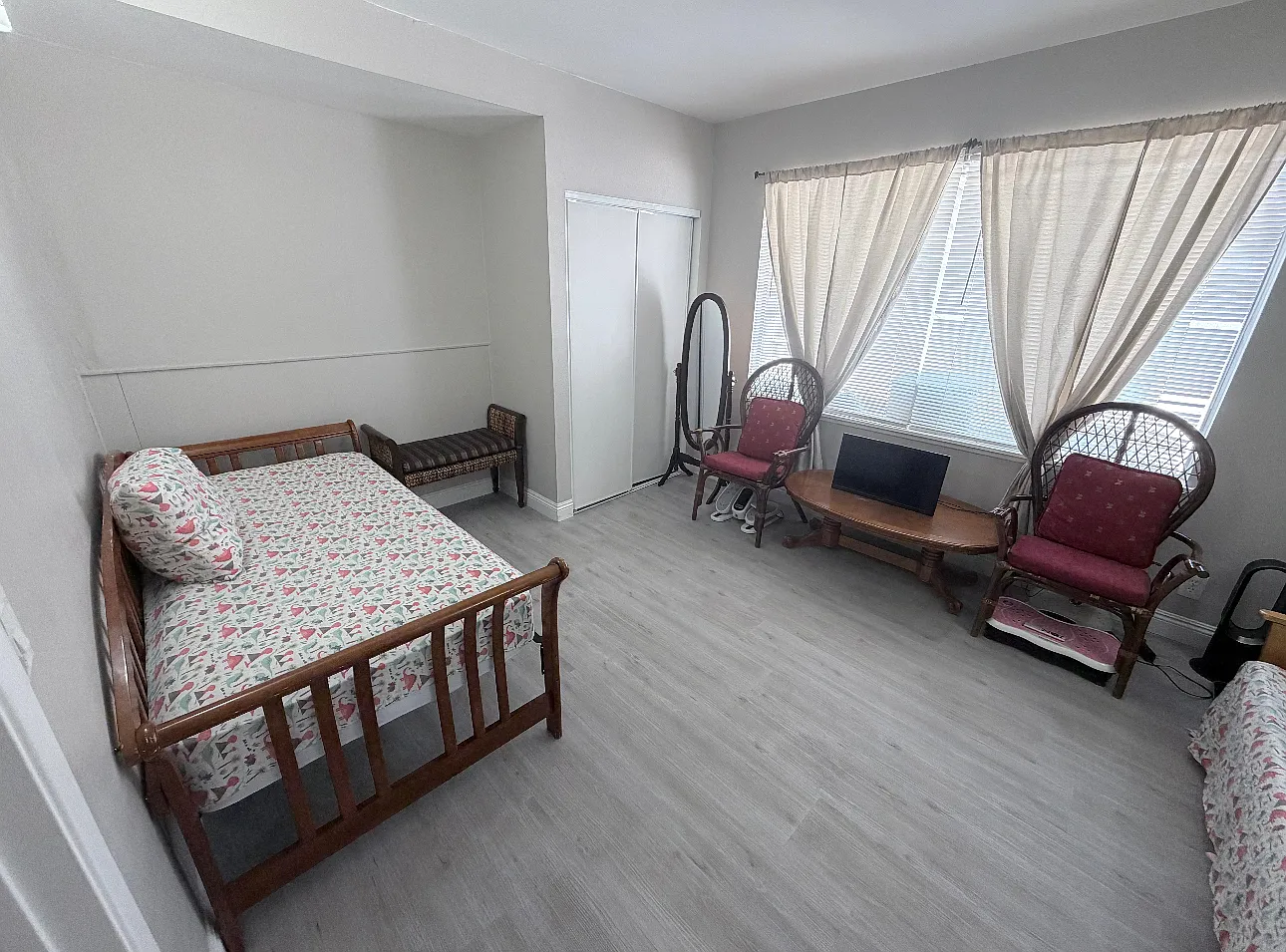 4 bed, 1416 sqft, $600 — Photo 2