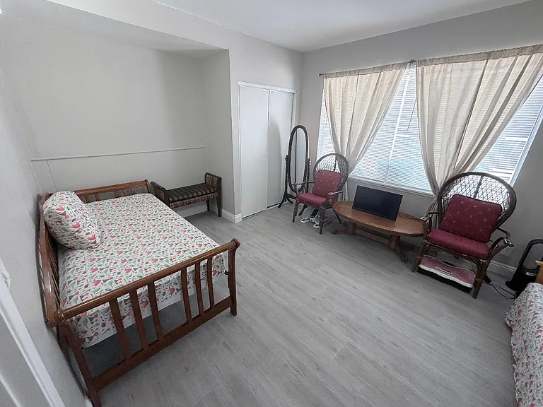 605 Starks Dr — Photo 2