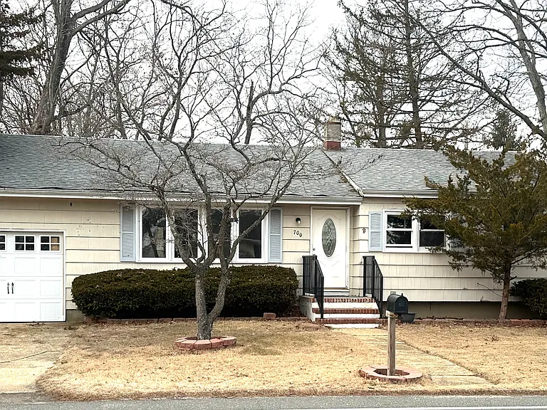700 Surf Ave — Photo 1