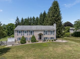 12 River Bend Rd, Clinton, NJ 08809