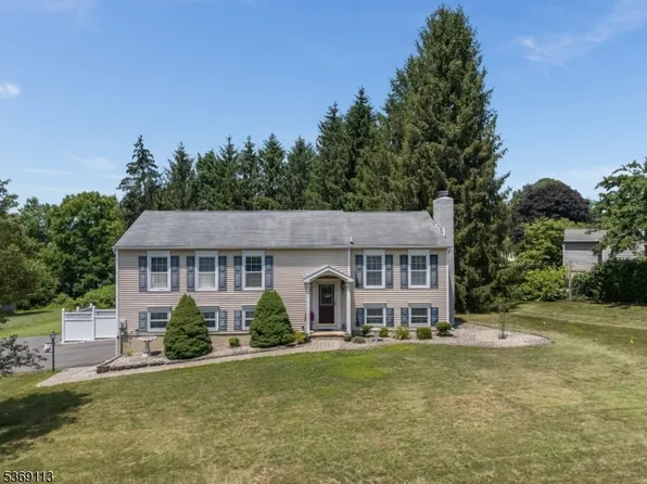 12 River Bend Rd, Clinton Twp., NJ 08809