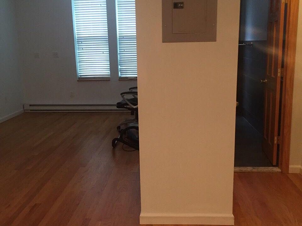1st image of 1624 E 13th St