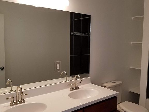 3rd image of 15 Como Ave APT 203