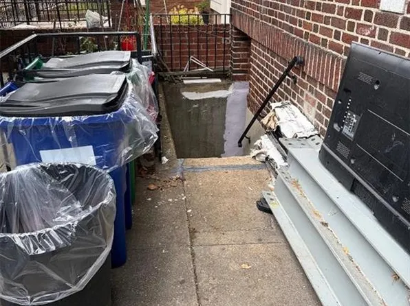 2347 81st Street image 2 of 8