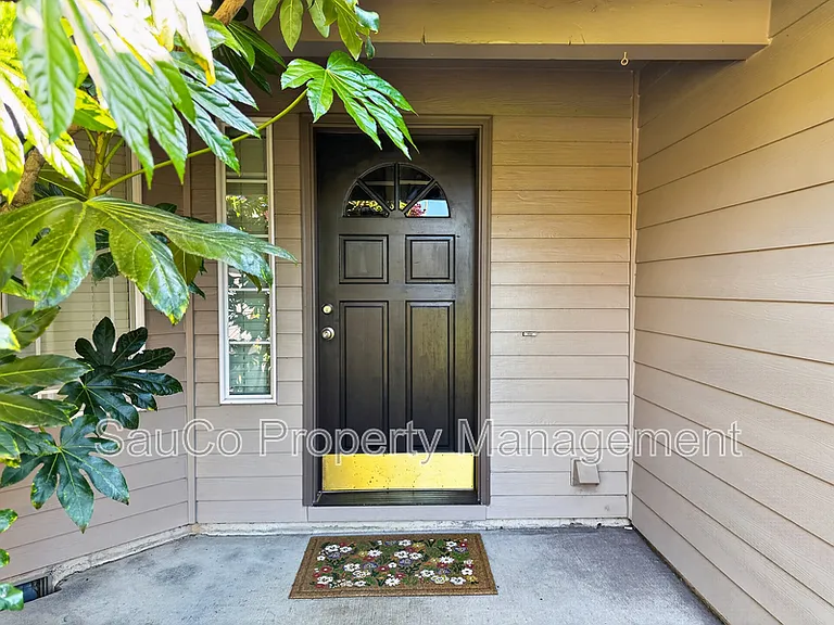 205 NW 8th Ct — Photo 2