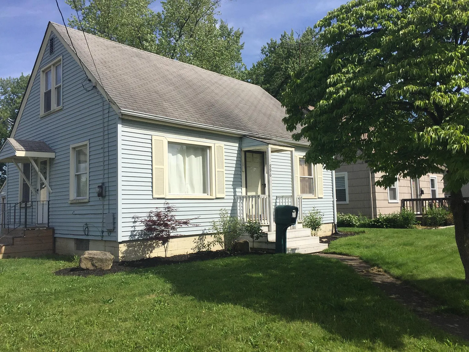 996 Belvedere Ave SE photo 1