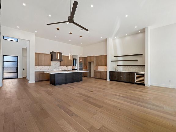 2nd image of 103 Via Roma Court