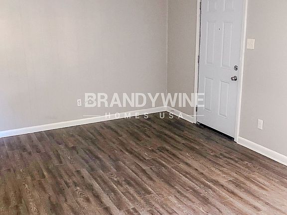 4th image of 4907 Cloister Ave