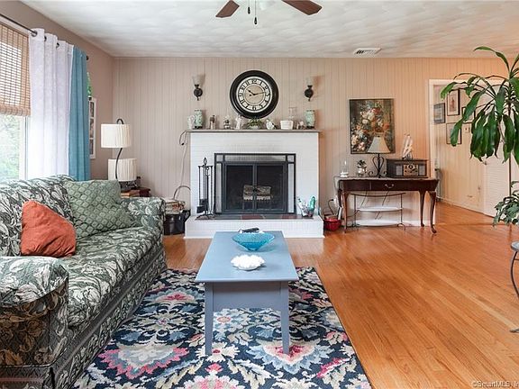 3rd image of 36 Applewood Rd