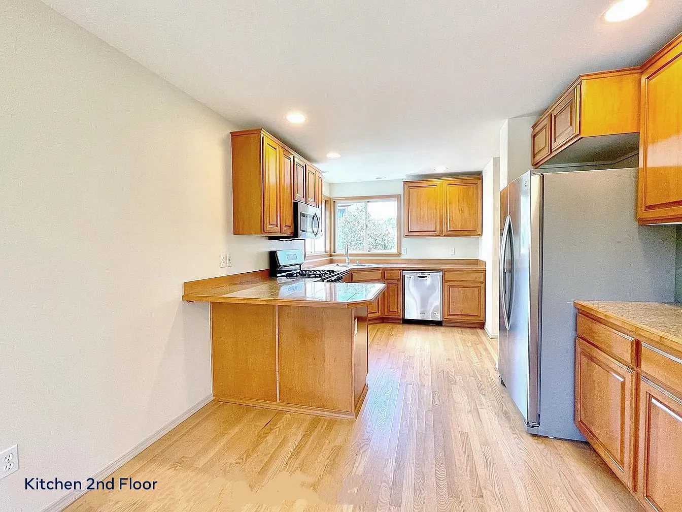 3 bed, 2.5 bath, 1540 sqft, $4,250 — Photo 2