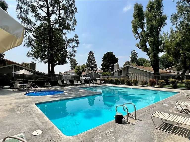 2061 W Redlands Blvd #20D — Photo 20