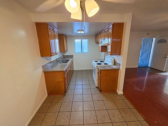 4th image of 2703 E 57th St APT 4