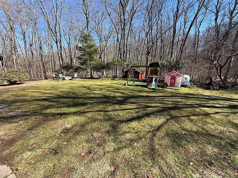 60 Eileen Dr — Photo 23