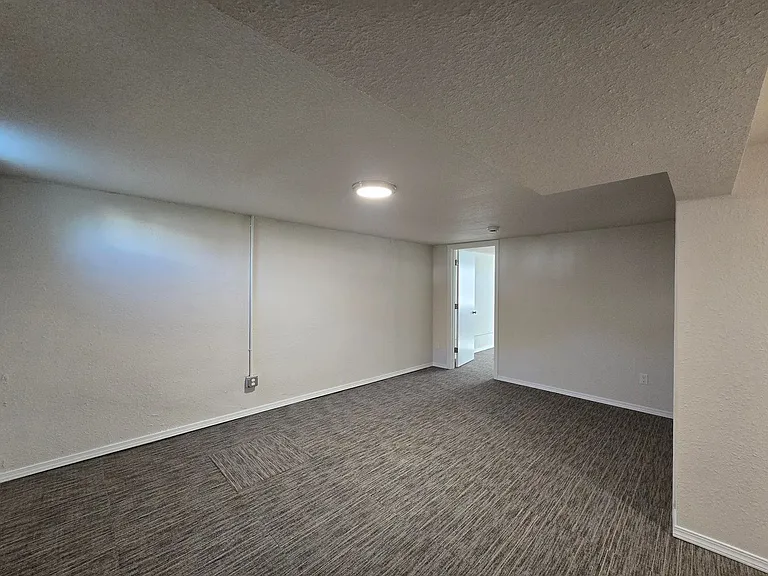 713 W Bonneville St — Photo 10