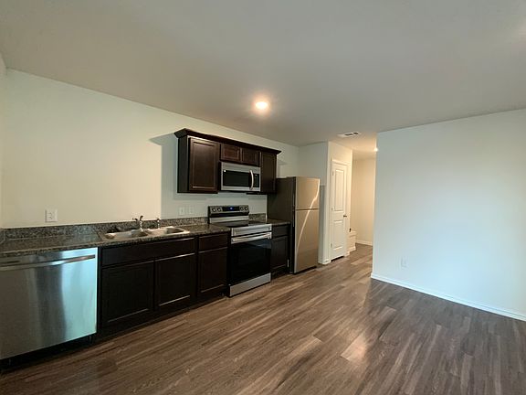 4th image of 1520 E Ave E #B