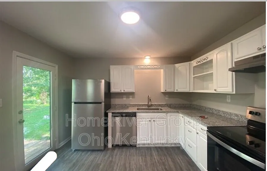 3 bed, 1.0 bath, 864 sqft, $1,425 — Photo 3