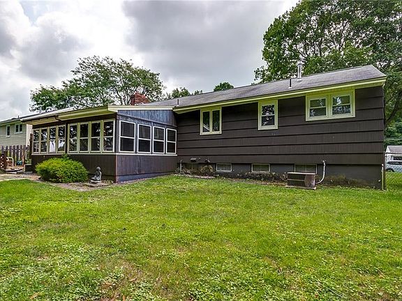 3rd image of 118 Charles Dr