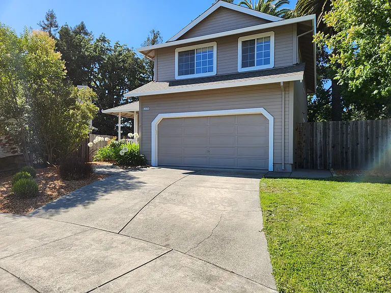 2179 Zinfandel Ave — Photo 2