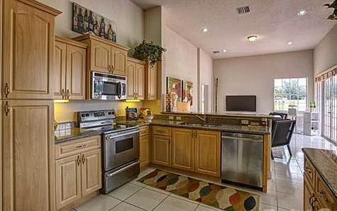 3rd image of 7405 N Augusta Dr