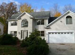 7802 Debonaire Dr, Mentor, OH 44060