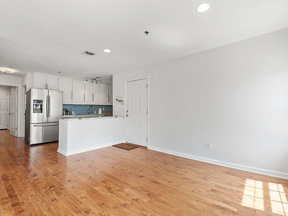 5th image of 354 3rd St #2