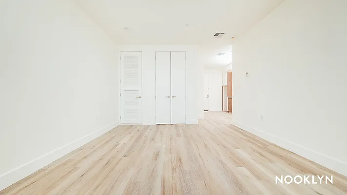 Rented by Nooklyn NYC LLC | media 31