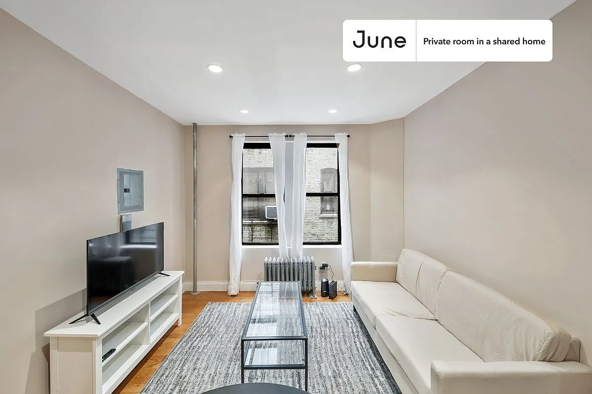 Queen bedroom in 2 bed/1 bath home in East Harlem #746 A — Photo 2