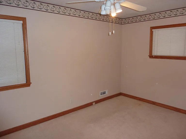 2726 Chippewa Ave — Photo 5