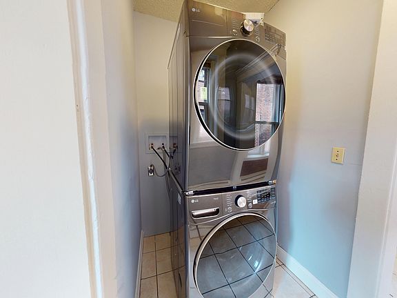 5th image of 69 Lake Pl APT 3