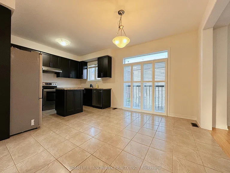 35 Hyacinth St — Photo 11