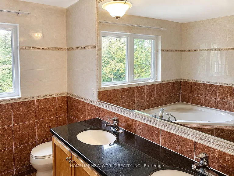 63 Lehar Cres — Photo 6