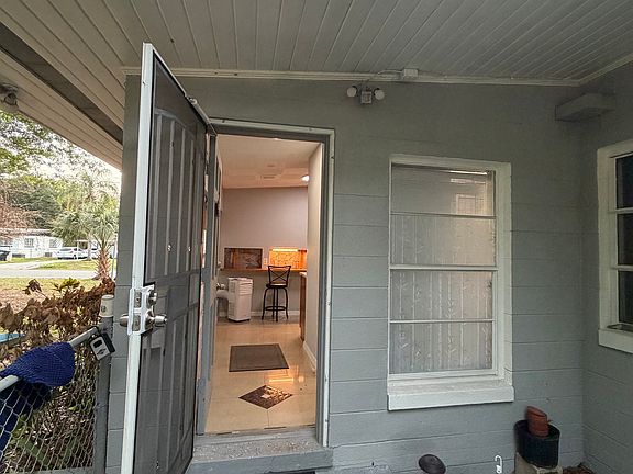 5th image of 947 Pinedale Ave #1