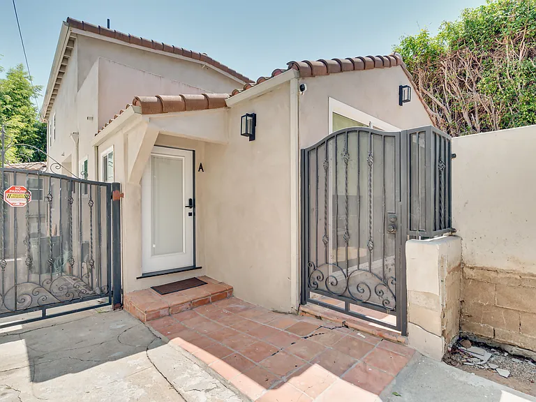 9042 Phyllis Ave #A — Photo 32