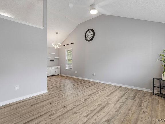 2nd image of 408 Winnetka Ave