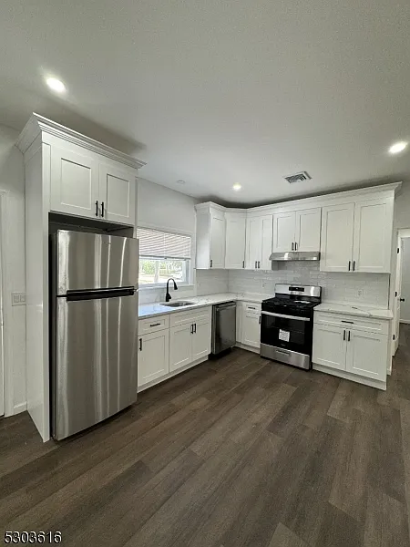 3 bed, 2.0 bath, $3,800 — Photo 3